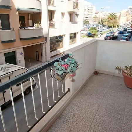 Cagliari, Lovely Flat In Centre شقة